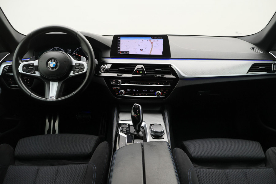 BMW 5 Serie Touring 520i High Executive Climate, Camera, Cruise, Navigatie, Bluetooth, Sportstoelen, DAB, PDC, 19''