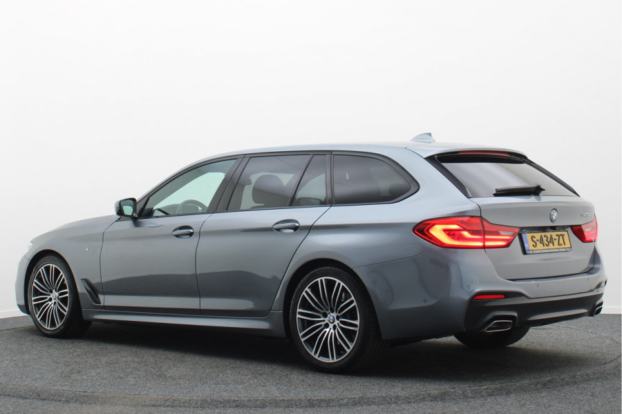 BMW 5 Serie Touring 520i High Executive Climate, Camera, Cruise, Navigatie, Bluetooth, Sportstoelen, DAB, PDC, 19''