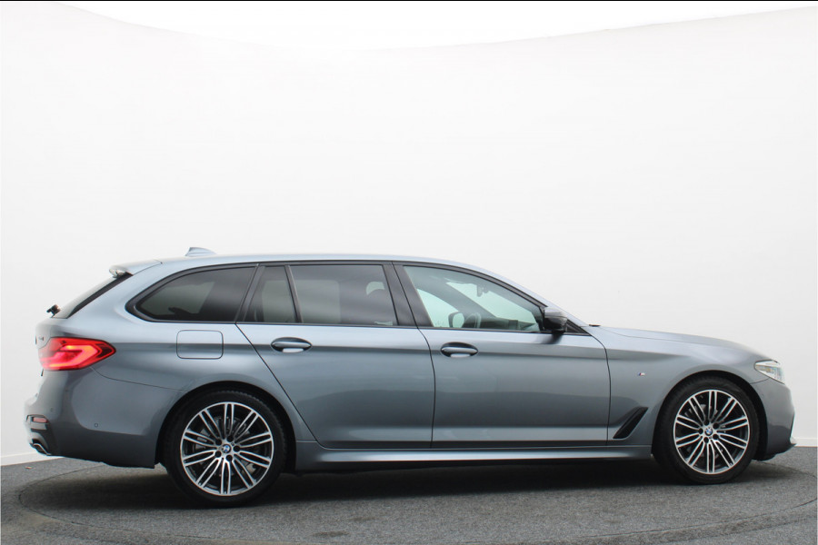 BMW 5 Serie Touring 520i High Executive Climate, Camera, Cruise, Navigatie, Bluetooth, Sportstoelen, DAB, PDC, 19''