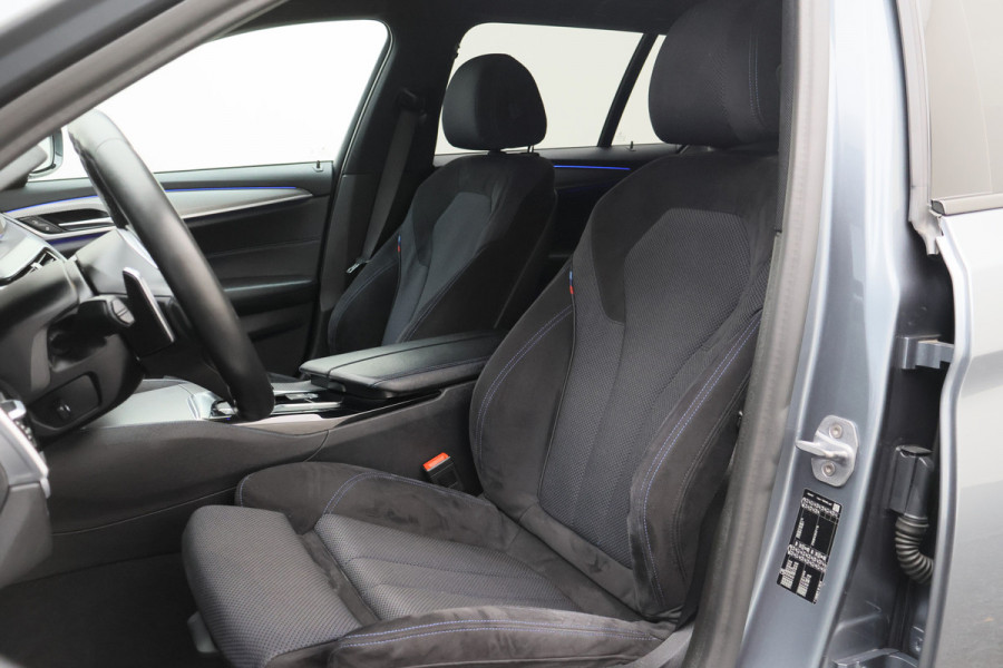 BMW 5 Serie Touring 520i High Executive Climate, Camera, Cruise, Navigatie, Bluetooth, Sportstoelen, DAB, PDC, 19''