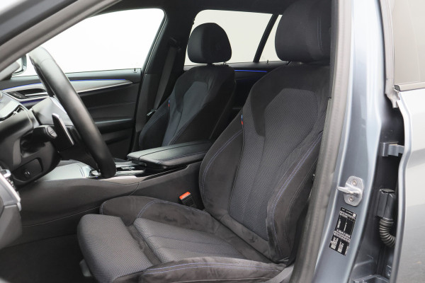 BMW 5 Serie Touring 520i High Executive Climate, Camera, Cruise, Navigatie, Bluetooth, Sportstoelen, DAB, PDC, 19''