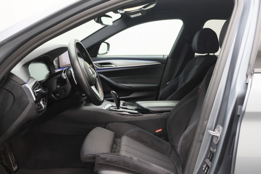 BMW 5 Serie Touring 520i High Executive Climate, Camera, Cruise, Navigatie, Bluetooth, Sportstoelen, DAB, PDC, 19''