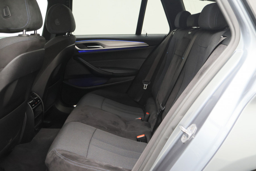 BMW 5 Serie Touring 520i High Executive Climate, Camera, Cruise, Navigatie, Bluetooth, Sportstoelen, DAB, PDC, 19''