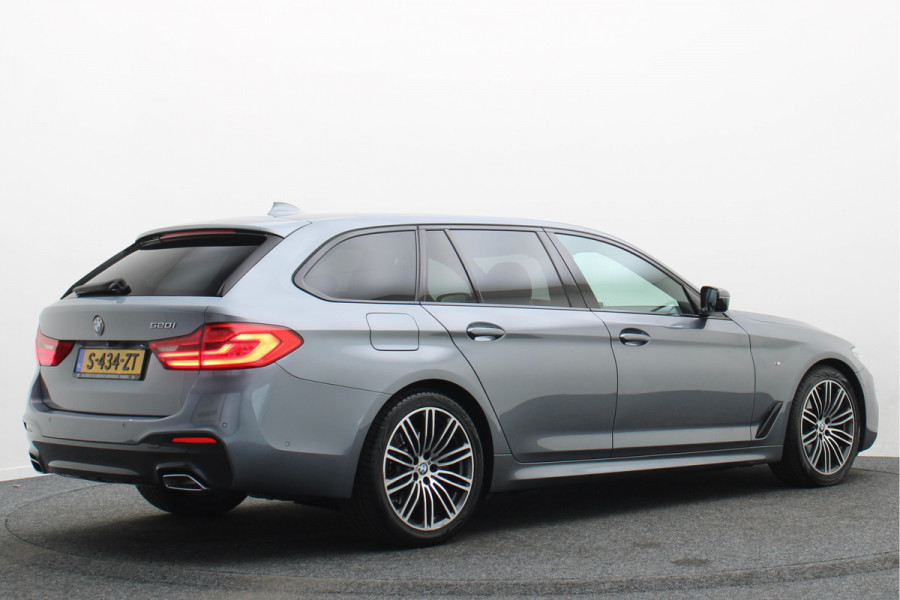 BMW 5 Serie Touring 520i High Executive Climate, Camera, Cruise, Navigatie, Bluetooth, Sportstoelen, DAB, PDC, 19''