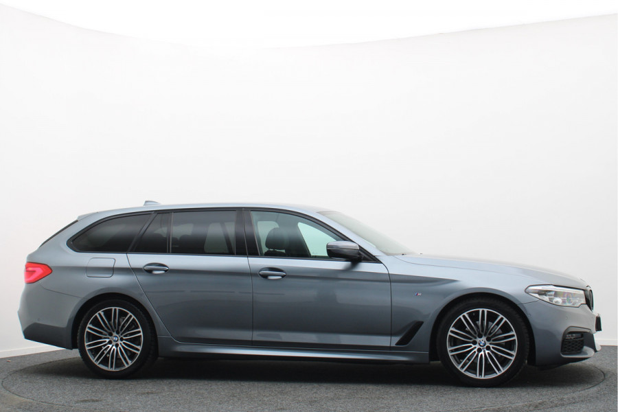 BMW 5 Serie Touring 520i High Executive Climate, Camera, Cruise, Navigatie, Bluetooth, Sportstoelen, DAB, PDC, 19''