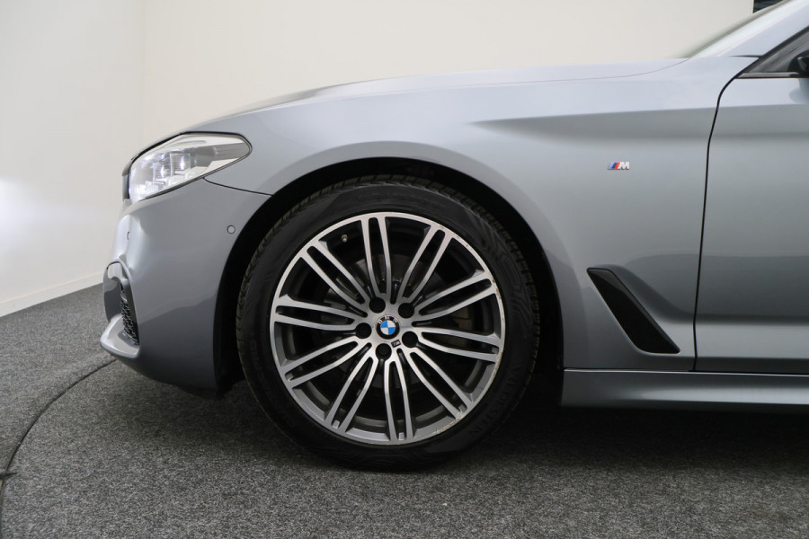 BMW 5 Serie Touring 520i High Executive Climate, Camera, Cruise, Navigatie, Bluetooth, Sportstoelen, DAB, PDC, 19''