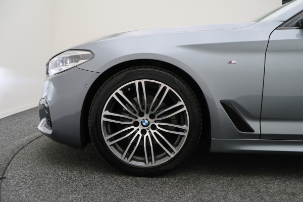 BMW 5 Serie Touring 520i High Executive Climate, Camera, Cruise, Navigatie, Bluetooth, Sportstoelen, DAB, PDC, 19''