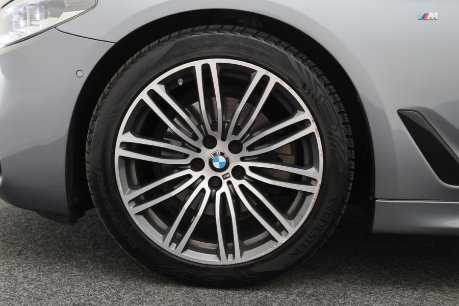 BMW 5 Serie Touring 520i High Executive Climate, Camera, Cruise, Navigatie, Bluetooth, Sportstoelen, DAB, PDC, 19''