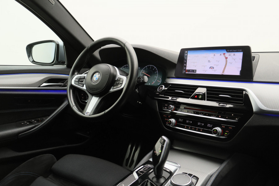 BMW 5 Serie Touring 520i High Executive Climate, Camera, Cruise, Navigatie, Bluetooth, Sportstoelen, DAB, PDC, 19''