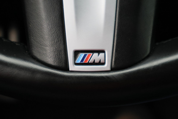 BMW 5 Serie Touring 520i High Executive Climate, Camera, Cruise, Navigatie, Bluetooth, Sportstoelen, DAB, PDC, 19''