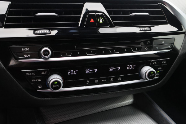 BMW 5 Serie Touring 520i High Executive Climate, Camera, Cruise, Navigatie, Bluetooth, Sportstoelen, DAB, PDC, 19''