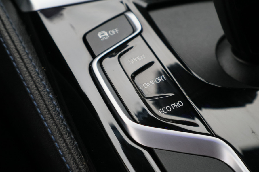 BMW 5 Serie Touring 520i High Executive Climate, Camera, Cruise, Navigatie, Bluetooth, Sportstoelen, DAB, PDC, 19''
