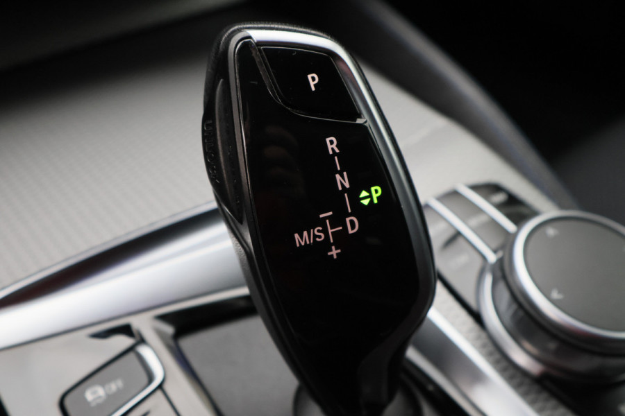 BMW 5 Serie Touring 520i High Executive Climate, Camera, Cruise, Navigatie, Bluetooth, Sportstoelen, DAB, PDC, 19''