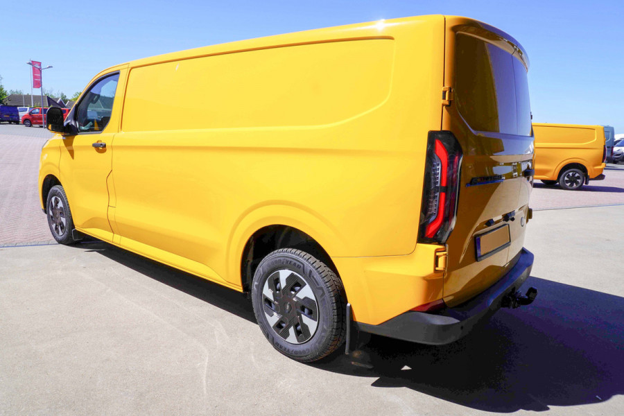 Ford E-Transit Cust. 320 L2H1 136PK Trend 65 kWh Automaat nr. V089 | Airco | Cruise | Camera | Apple CP| Trekhaak 8 STUKS
