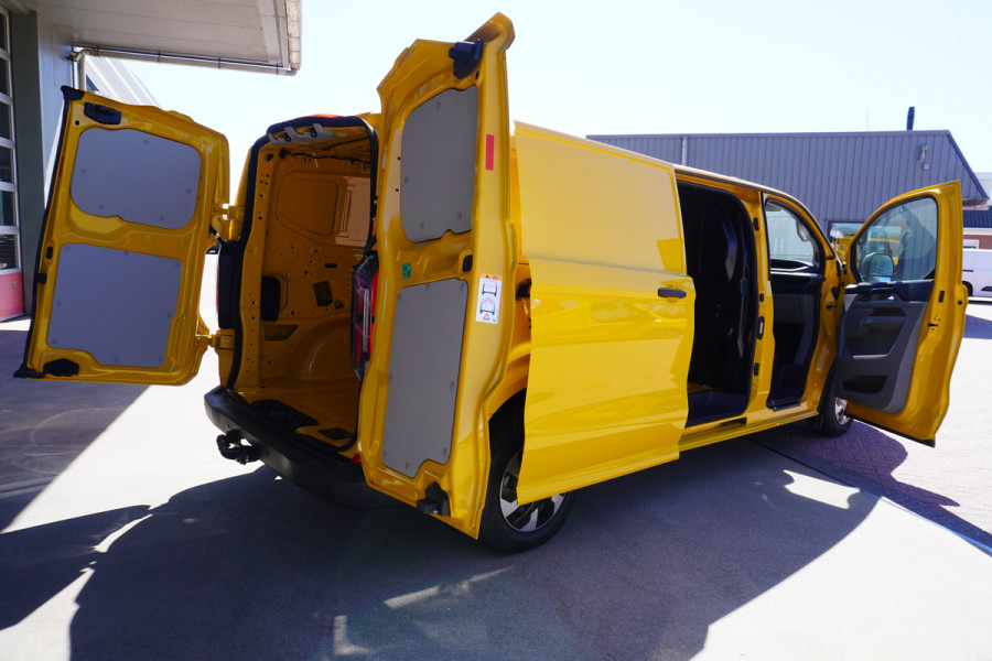 Ford E-Transit Cust. 320 L2H1 136PK Trend 65 kWh Automaat Airco | Cruise | Camera | Apple CP| Trekhaak 8 STUKS