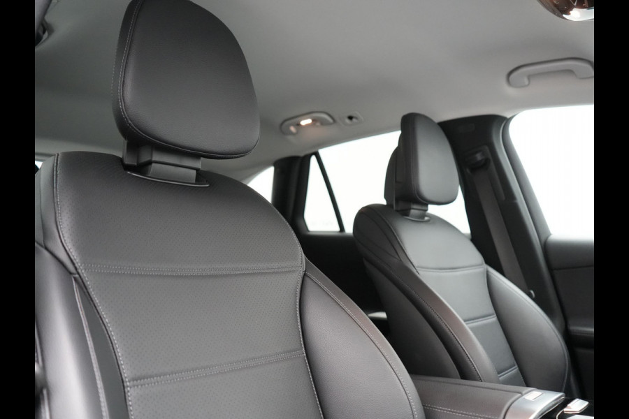 Mercedes-Benz GLC 300e 4MATIC Luxury Line 313pk Dealer O.H. | Trekhaak Af Fabriek | Adaptive Cruise | Camera | Lederen Sportstoelen Memory & Verwarmd | Sfeerverlichting | Blis | Stuur Verwarmd | Navigatie | DAB | Plug In Hybrid |