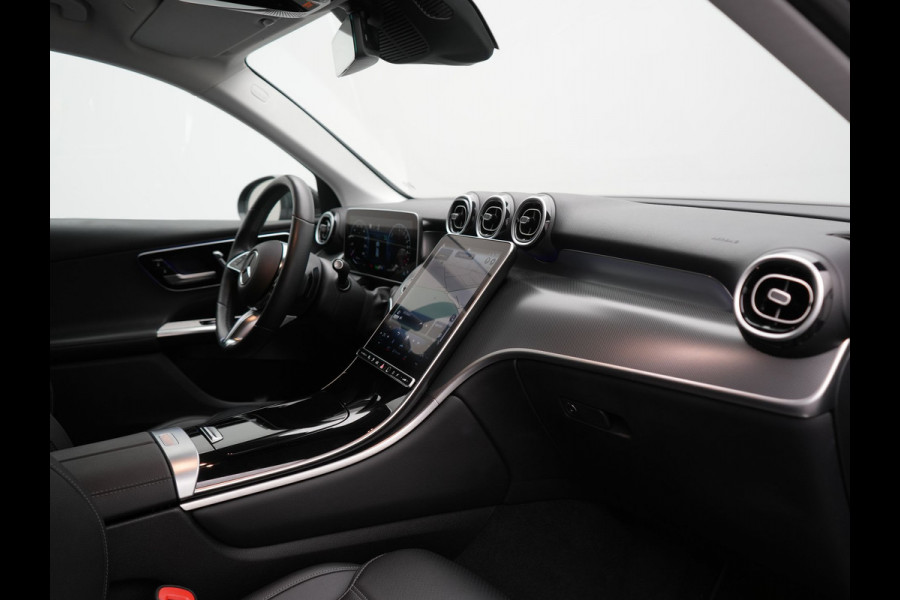 Mercedes-Benz GLC 300e 4MATIC Luxury Line 313pk Dealer O.H. | Trekhaak Af Fabriek | Adaptive Cruise | Camera | Lederen Sportstoelen Memory & Verwarmd | Sfeerverlichting | Blis | Stuur Verwarmd | Navigatie | DAB | Plug In Hybrid |