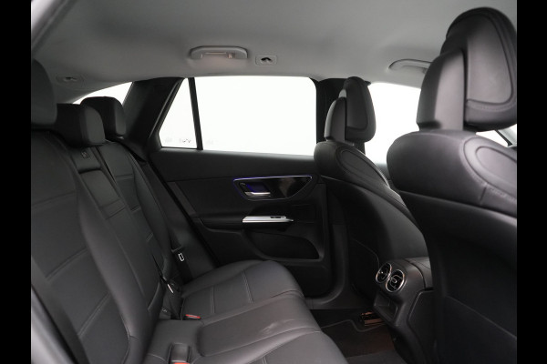 Mercedes-Benz GLC 300e 4MATIC Luxury Line 313pk Dealer O.H. | Trekhaak Af Fabriek | Adaptive Cruise | Camera | Lederen Sportstoelen Memory & Verwarmd | Sfeerverlichting | Blis | Stuur Verwarmd | Navigatie | DAB | Plug In Hybrid |