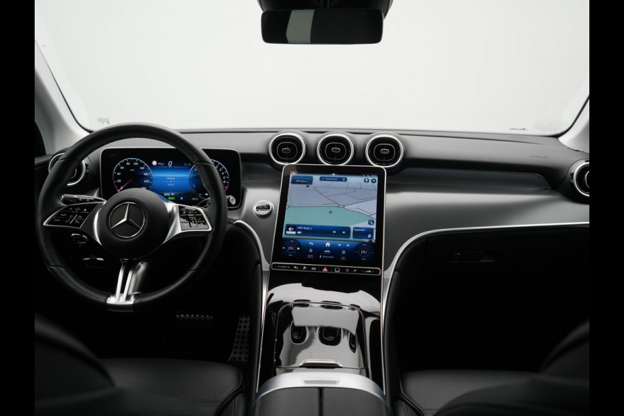 Mercedes-Benz GLC 300e 4MATIC Luxury Line 313pk Dealer O.H. | Trekhaak Af Fabriek | Adaptive Cruise | Camera | Lederen Sportstoelen Memory & Verwarmd | Sfeerverlichting | Blis | Stuur Verwarmd | Navigatie | DAB | Plug In Hybrid |