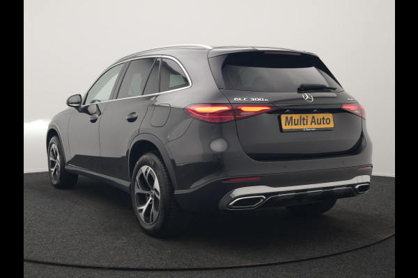 Mercedes-Benz GLC 300e 4MATIC Luxury Line 313pk Dealer O.H. | Trekhaak Af Fabriek | Adaptive Cruise | Camera | Lederen Sportstoelen Memory & Verwarmd | Sfeerverlichting | Blis | Stuur Verwarmd | Navigatie | DAB | Plug In Hybrid |