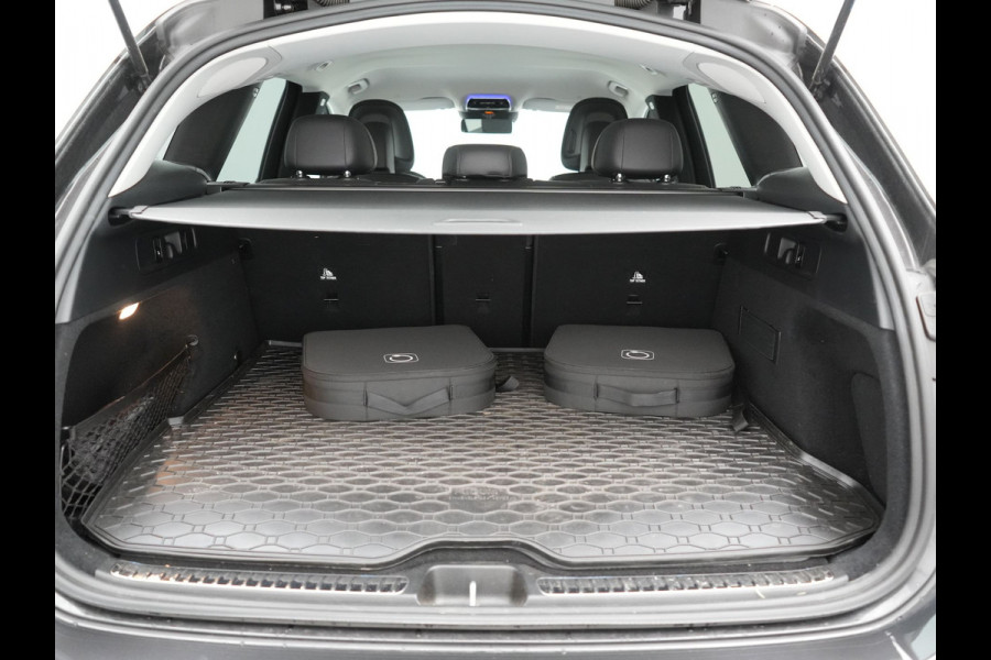 Mercedes-Benz GLC 300e 4MATIC Luxury Line 313pk Dealer O.H. | Trekhaak Af Fabriek | Adaptive Cruise | Camera | Lederen Sportstoelen Memory & Verwarmd | Sfeerverlichting | Blis | Stuur Verwarmd | Navigatie | DAB | Plug In Hybrid |