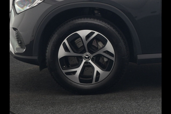 Mercedes-Benz GLC 300e 4MATIC Luxury Line 313pk Dealer O.H. | Trekhaak Af Fabriek | Adaptive Cruise | Camera | Lederen Sportstoelen Memory & Verwarmd | Sfeerverlichting | Blis | Stuur Verwarmd | Navigatie | DAB | Plug In Hybrid |