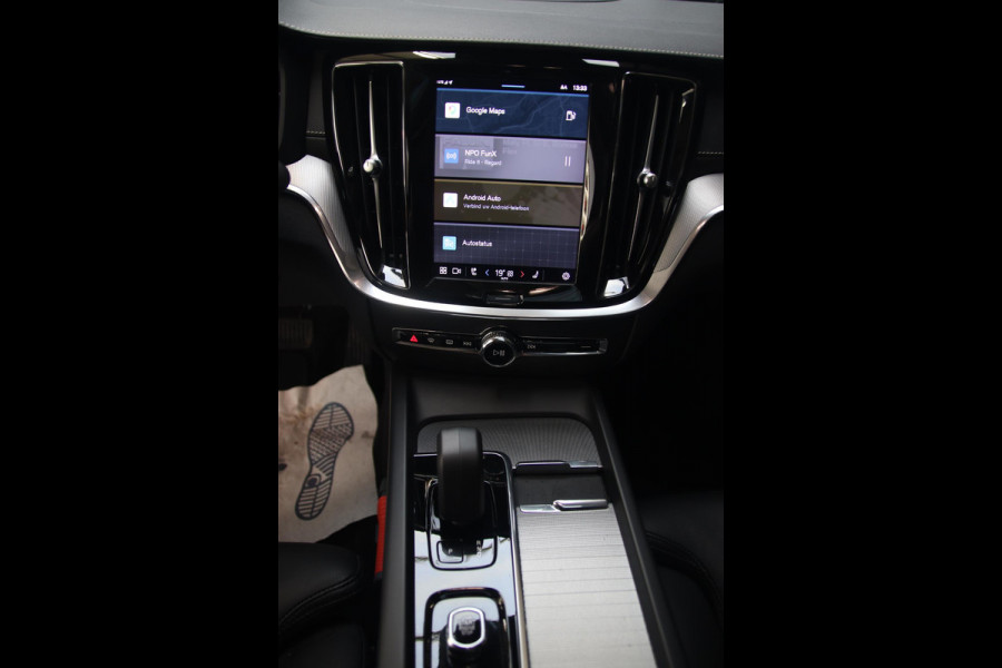 Volvo S60 2.0 B4 Ultimate Dark PANO-H&K-HUD-MEMORY-ACC-NAP