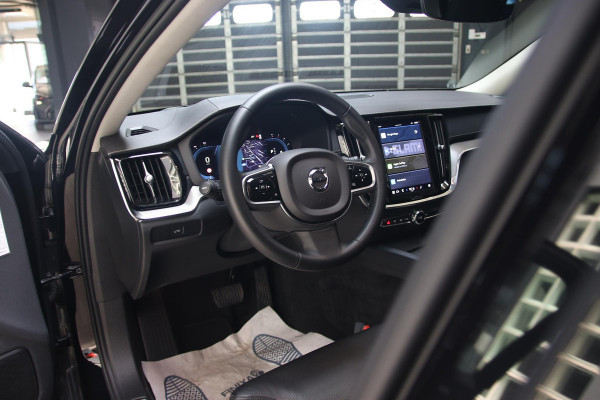 Volvo S60 2.0 B4 Ultimate Dark PANO-H&K-HUD-MEMORY-ACC-NAP