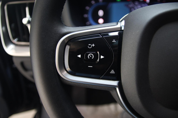 Volvo S60 2.0 B4 Ultimate Dark PANO-H&K-HUD-MEMORY-ACC-NAP