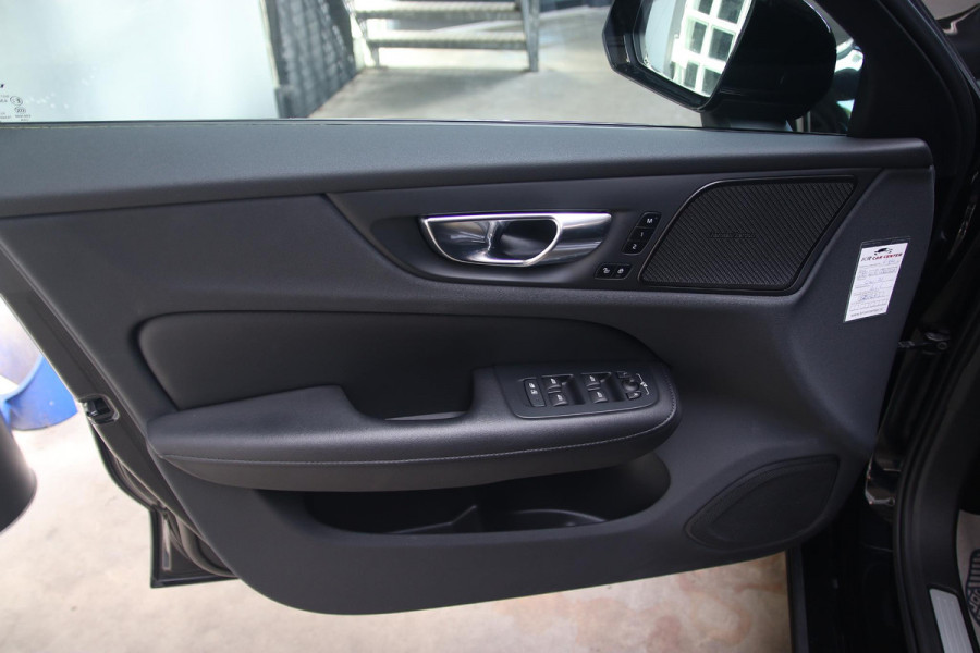 Volvo S60 2.0 B4 Ultimate Dark PANO-H&K-HUD-MEMORY-ACC-NAP