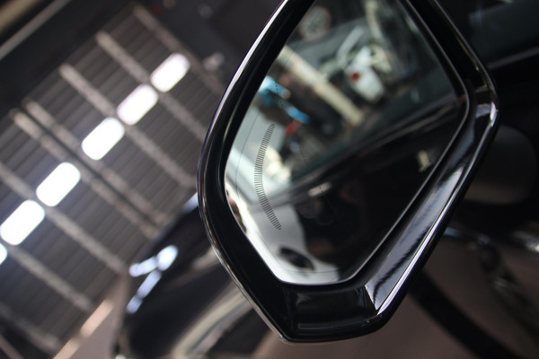 Volvo S60 2.0 B4 Ultimate Dark PANO-H&K-HUD-MEMORY-ACC-NAP