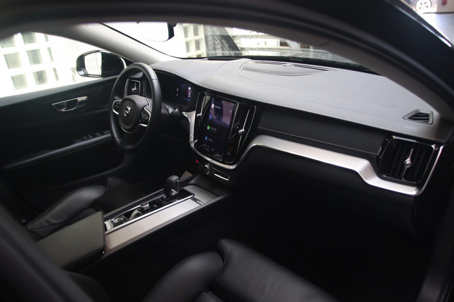 Volvo S60 2.0 B4 Ultimate Dark PANO-H&K-HUD-MEMORY-ACC-NAP