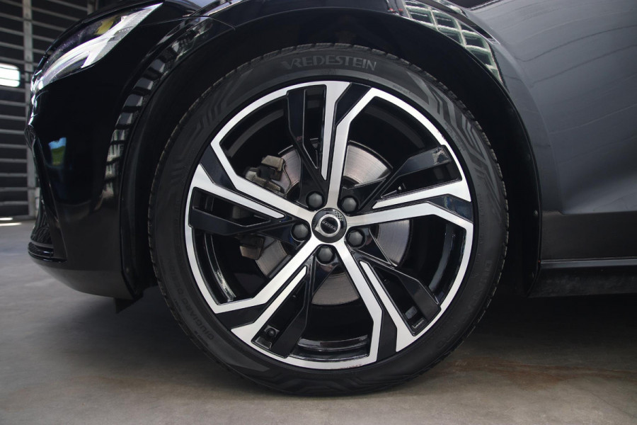 Volvo S60 2.0 B4 Ultimate Dark PANO-H&K-HUD-MEMORY-ACC-NAP