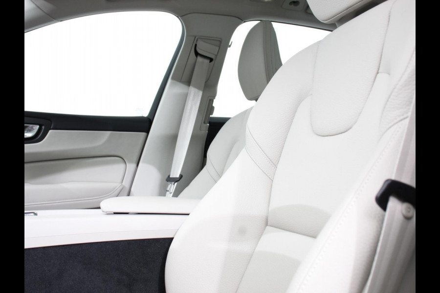 Volvo XC60 2.0 T6 Plug-in hybrid AWD Plus Bright 398 pk Full LED Cruise Control + Pilot Assist Parkeersensoren V&A+ Camera Panaroma dak