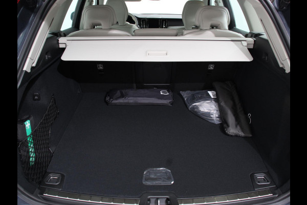 Volvo XC60 2.0 T6 Plug-in hybrid AWD Plus Bright 398 pk Full LED Cruise Control + Pilot Assist Parkeersensoren V&A+ Camera Panaroma dak
