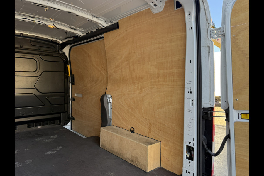 Ford E-Transit 68kWh 184PK L2H2 317km WLTP 96,1% (SOH) BEV Snelladen Camera Cruise control Climate control Carplay Navigatie Parkeersensoren