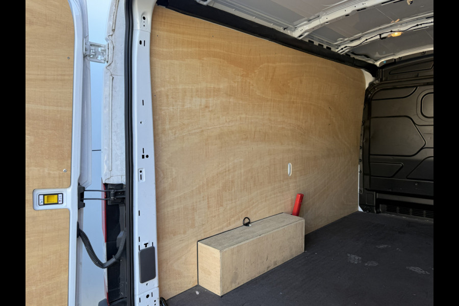 Ford E-Transit 68kWh 184PK L2H2 317km WLTP 96,1% (SOH) BEV Snelladen Camera Cruise control Climate control Carplay Navigatie Parkeersensoren