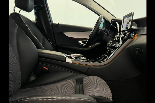 Mercedes-Benz C-Klasse 180 / Camera / Trekhaak / Stoelverwarming