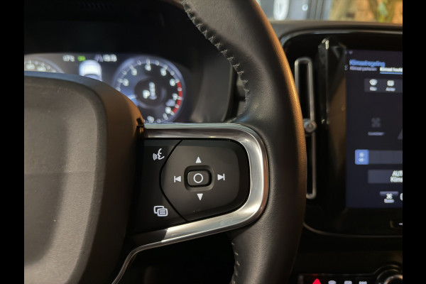 Volvo XC40 1.5 T3 Momentum Pro Automaat | Camera | ACC | CarPlay | LED | Stoelverwarming