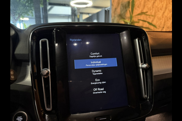Volvo XC40 1.5 T3 Momentum Pro Automaat | Camera | ACC | CarPlay | LED | Stoelverwarming
