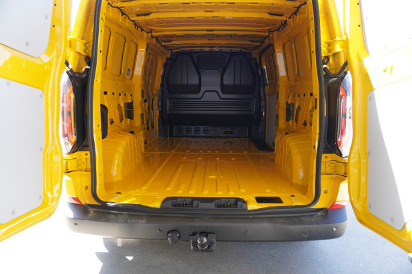 Ford E-Transit Cust. 320 L2H1 136PK Trend 65 kWh Automaat nr. V125 | Airco | Cruise | Camera | Apple CP| Trekhaak 8 STUKS