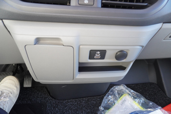 Ford E-Transit Cust. 320 L2H1 136PK Trend 65 kWh Automaat nr. V125 | Airco | Cruise | Camera | Apple CP| Trekhaak 8 STUKS