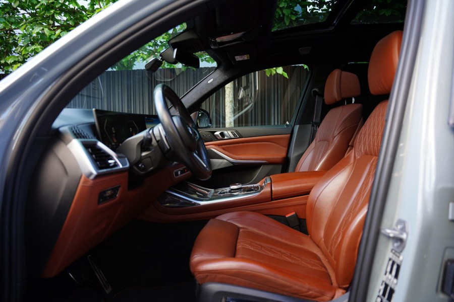 BMW X7 60 I X DRIVE 6 P / Individual / Sky Lounge / BTW