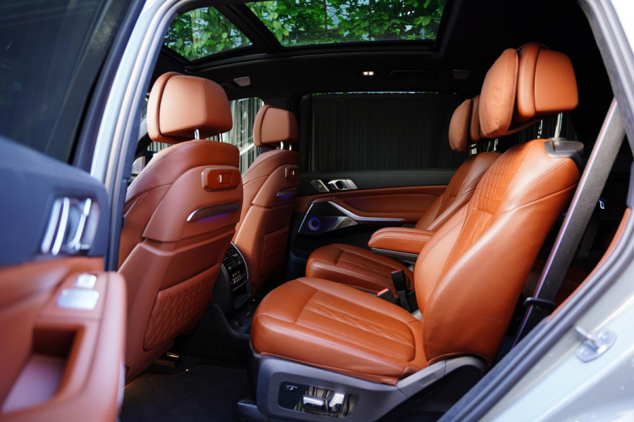 BMW X7 60 I X DRIVE 6 P / Individual / Sky Lounge / BTW