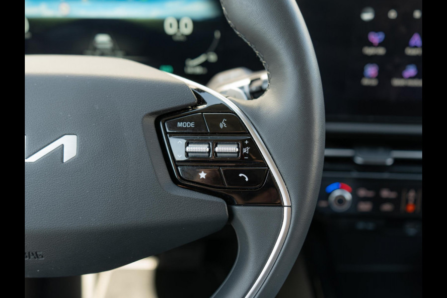 Kia Niro 1.6 GDi Hybrid DynamicPlusLine | Schuif/kantel dak| Stoel en stuurverwarming | Navigatie | Achteruitrijcamera |