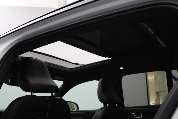 Volvo XC40 Recharge P8 AWD 408 PK R-Design, Panoramadak, Winterpakket, H/K Sound, 360 Camera