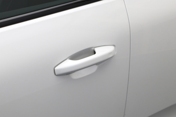 Volvo XC40 Recharge P8 AWD 408 PK R-Design, Panoramadak, Winterpakket, H/K Sound, 360 Camera