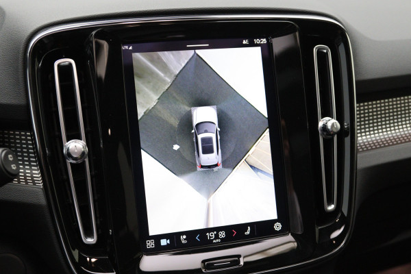 Volvo XC40 Recharge P8 AWD 408 PK R-Design, Panoramadak, Winterpakket, H/K Sound, 360 Camera