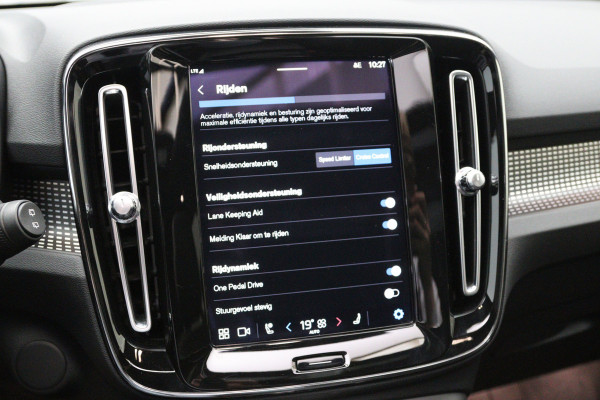 Volvo XC40 Recharge P8 AWD 408 PK R-Design, Panoramadak, Winterpakket, H/K Sound, 360 Camera