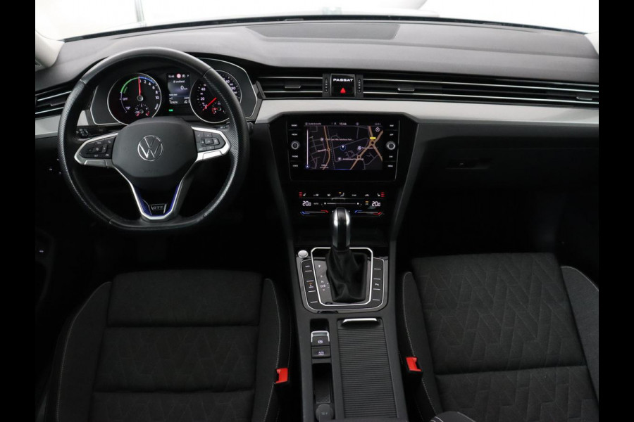 Volkswagen Passat 1.4 TSI PHEV GTE | SOH 94% | Stoelverwarming | Massage | Camera | Adaptive cruise | Matrix LED | Carplay | Navigatie | parkeerhulp | Climate control | Plug In